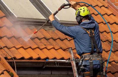 Démoussage et hydrofuge de toiture à Arès